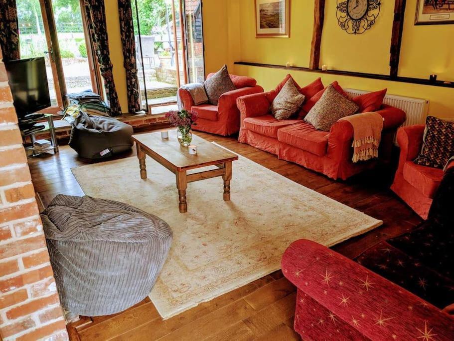 Stunning Barn Conversion Ideal For Large Families Bildeston Exterior photo